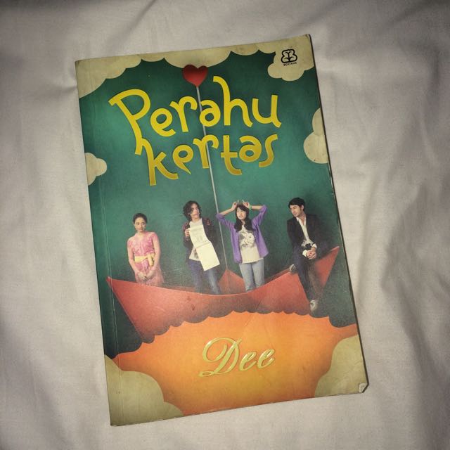 Novel Perahu Kertas Buku Alat Tulis Di Carousell