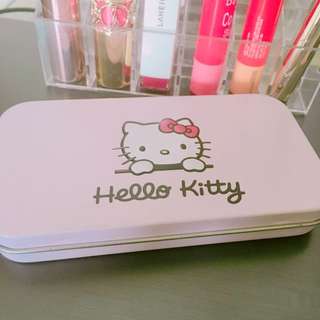 全新 kitty 可愛 方便攜帶 小鐵盒 刷具 化妝工具