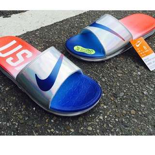 Nike拖鞋
