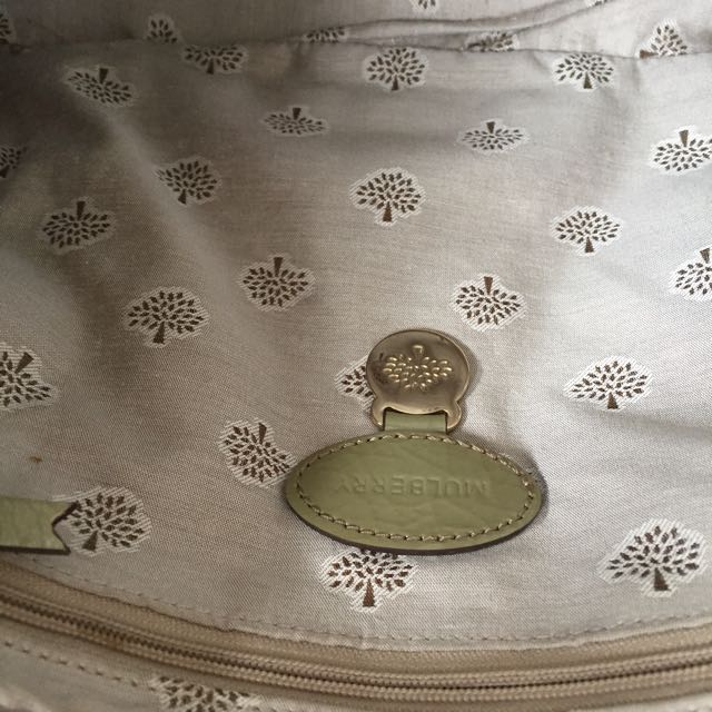 Mulberry Patent bag (Category: Luxury Bags & Wallets) located in Quezon City. Submitted by missmari (Listing ID 61166173, Image 2). Description: .