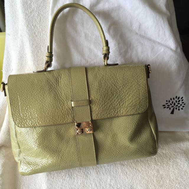 Mulberry Patent bag (Category: Luxury Bags & Wallets) located in Quezon City. Submitted by missmari (Listing ID 61166173, Image 1). Description: .