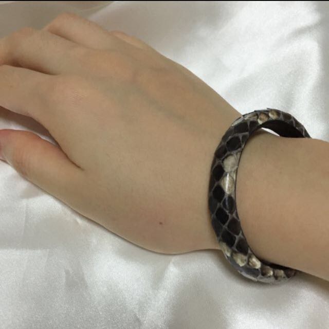 Promo - Python Snake Skin Bangle (Category: Precious Stones) located in Singapore. Submitted by kingfish2 (Listing ID 61210086, Image 3). Description: .