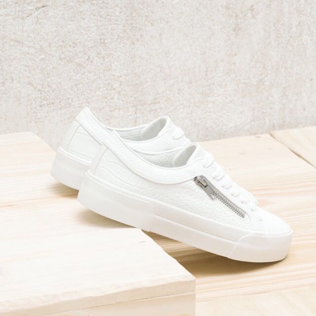 Bershka Sneakers, Women's Fashion on 