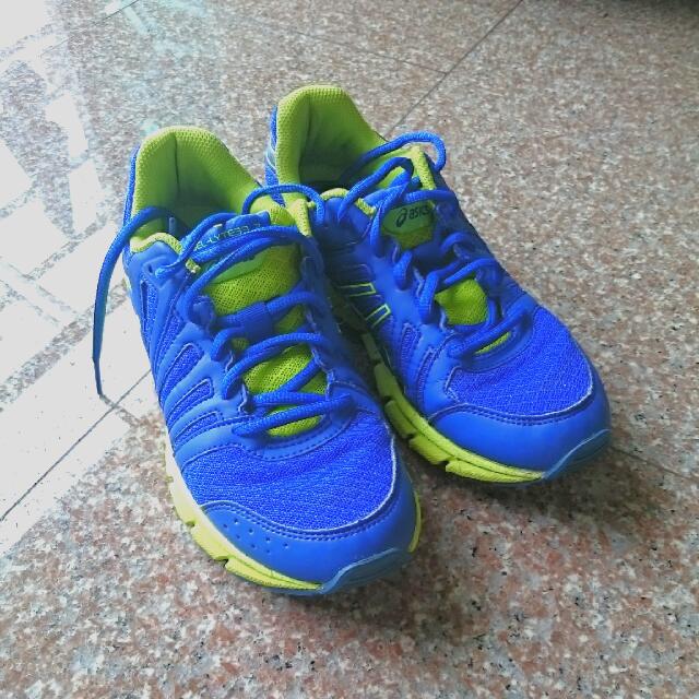 kids running shoes with spikes