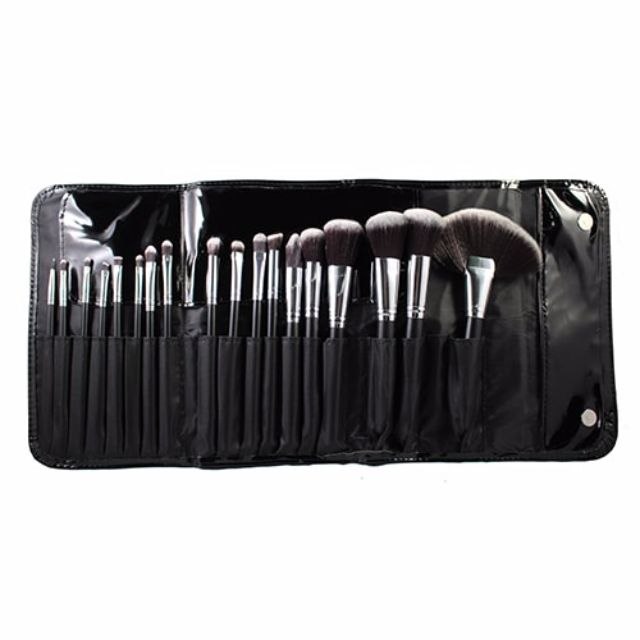 MORPHE BRUSHES 686 18 PIECE VEGAN BRUSH SET, Beauty & Personal Care