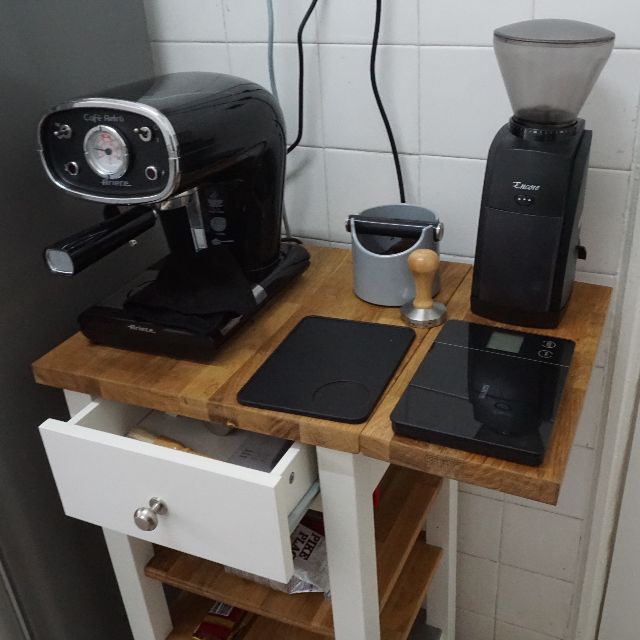 Coffee deals machine table