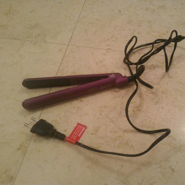 SOLD OUT LESASHA Wonder Chic Hair Straightener iron Black