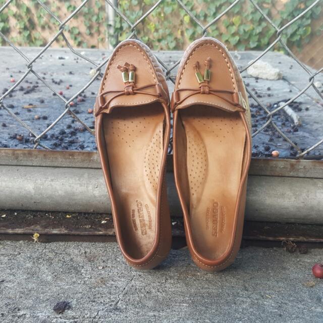 tan leather boat shoes ladies