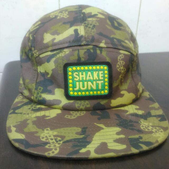 Shake top junt hat
