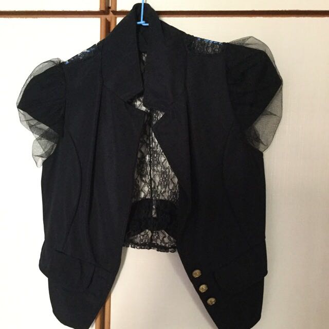 Jacket (Category: Coats, Jackets and Outerwear) located in Singapore. Submitted by shanx86 (Listing ID 62107895, Image 2). Description: .
