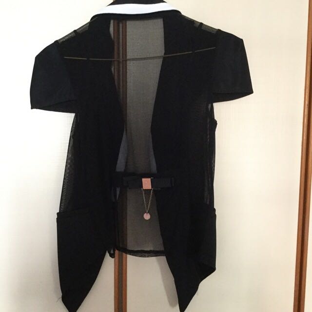 Jacket (Category: Coats, Jackets and Outerwear) located in Singapore. Submitted by shanx86 (Listing ID 62108052, Image 2). Description: .