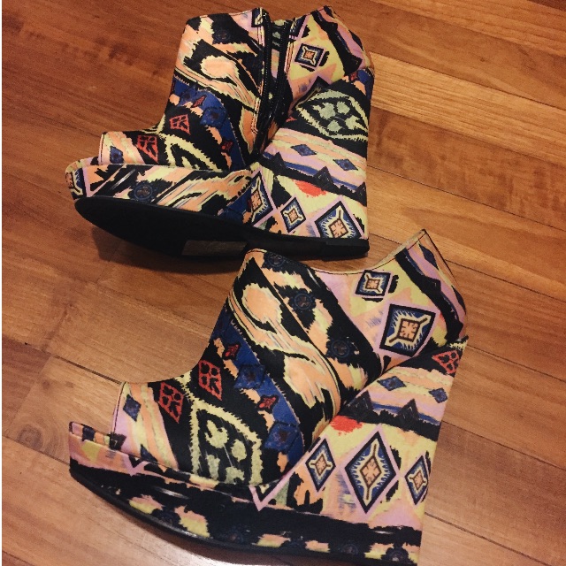 tribal print peep toe