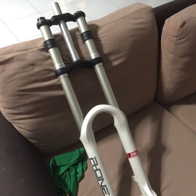 Rst dual outlet crown fork
