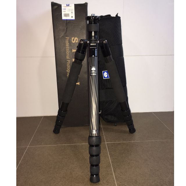 Sirui N2205 Carbon Fibre Traveller (monopod leg & low angle function