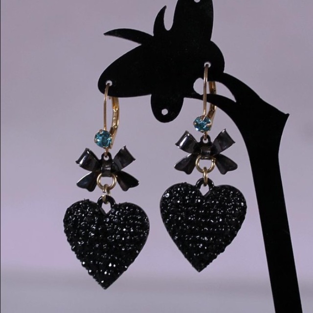 BRAND NEW GORGEOUS BETSEY JOHNSON BLACK HEART DESIGNER EARRINGS Women s Fashion on Carousell
