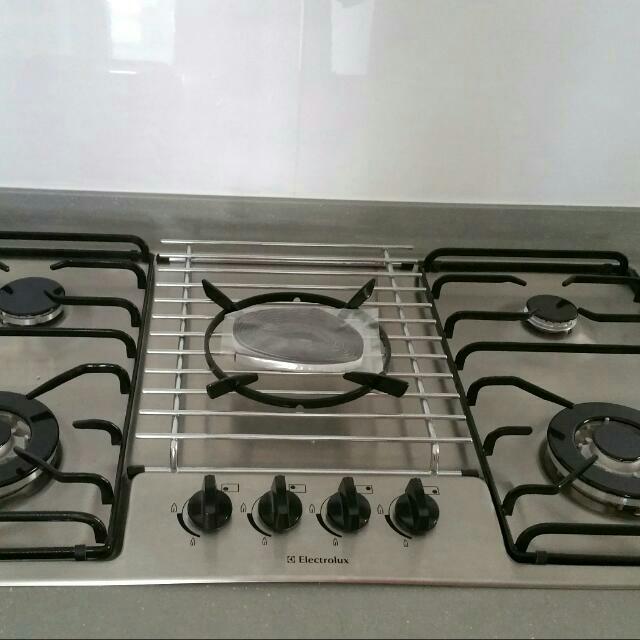 Electrolux 90cm Telescopic Cooker Hood N Hob, TV & Home Appliances, Kitchen Appliances, Hobs