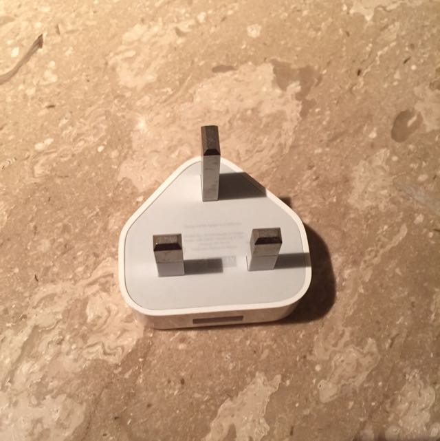 Apple iPhone Plug (Category: Cables & Adaptors) located in Singapore. Submitted by dariomerlino (Listing ID 62878332, Image 1). Description: .