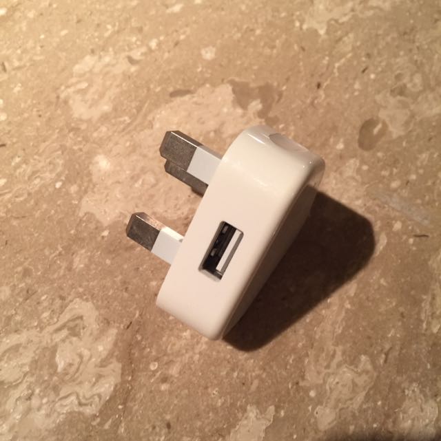 Apple iPhone Plug (Category: Cables & Adaptors) located in Singapore. Submitted by dariomerlino (Listing ID 62878332, Image 2). Description: .