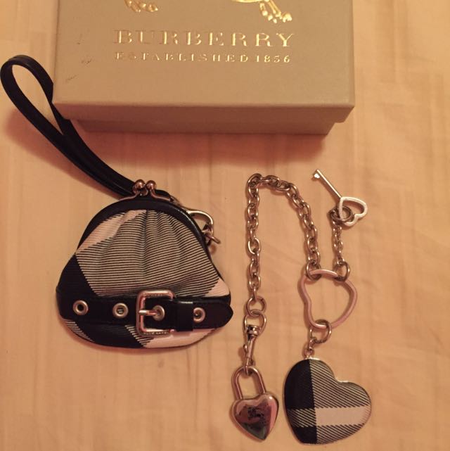 Burberry coin pouch keychain hotsell