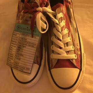 Converse 帆布鞋