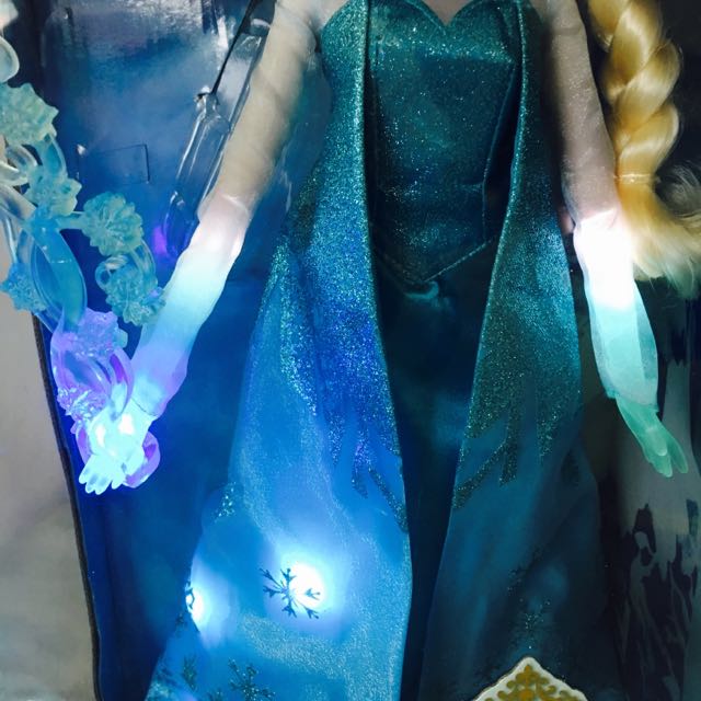 Disney Store Deluxe Light Up Singing Elsa Doll, Hobbies & Toys, Toys