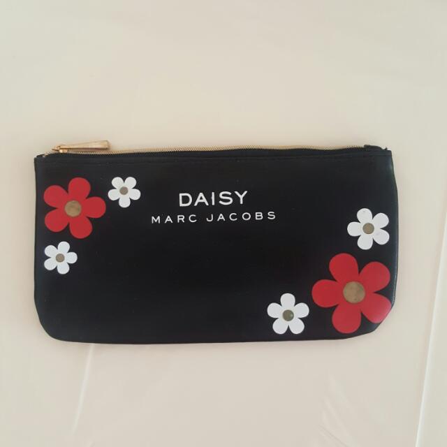 marc jacobs daisy cosmetic bag