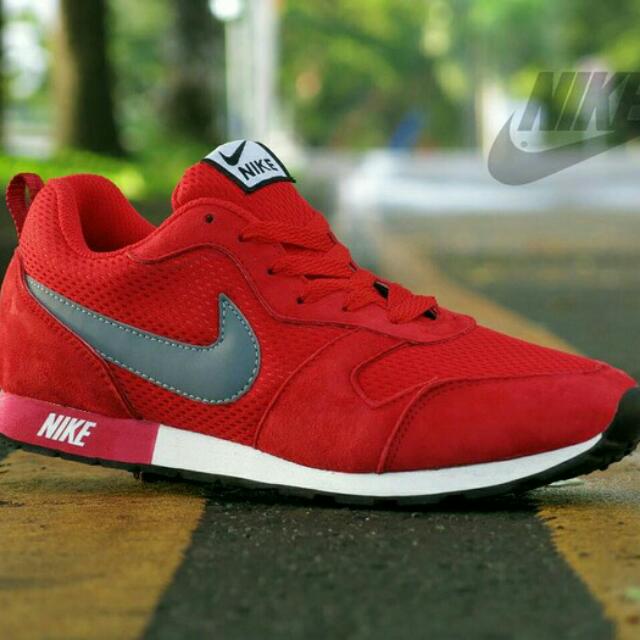 Sepatu Nike Waffle Trainer Merah Abu Abu Casual Sport Pria Serba Serbi Di Carousell