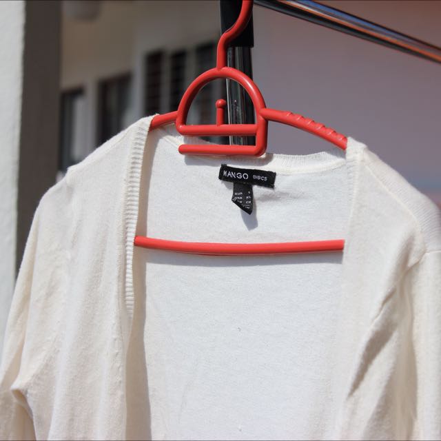 Mango Basic cardigan (Category: Blouses) located in Kuala Lumpur. Submitted by bellabelly (Listing ID 63264000, Image 2). Description: In creamy white colour In size S Bought it @RM60.