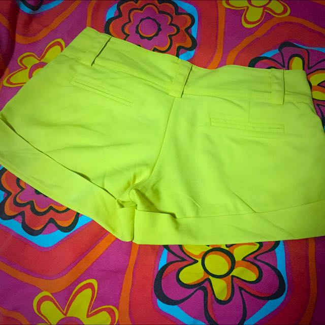 Pants Shorts (Category: Shorts) located in Singapore. Submitted by shopaholic_selling (Listing ID 63295708, Image 2). Description: .