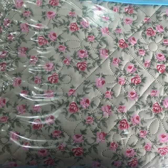 Patchwork Blanket Queen Size (Category: Bedding & Towels) located in Kuala Lumpur. Submitted by thelilac (Listing ID 63259779, Image 1). Description: .