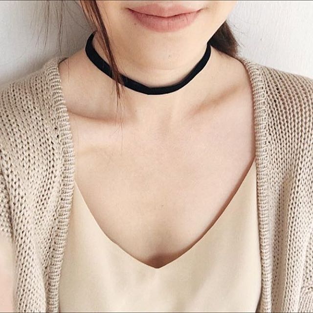 Thin velvet choker best sale
