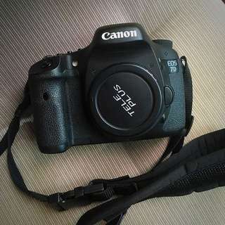 Canon EOS 7D with 3 batteries!