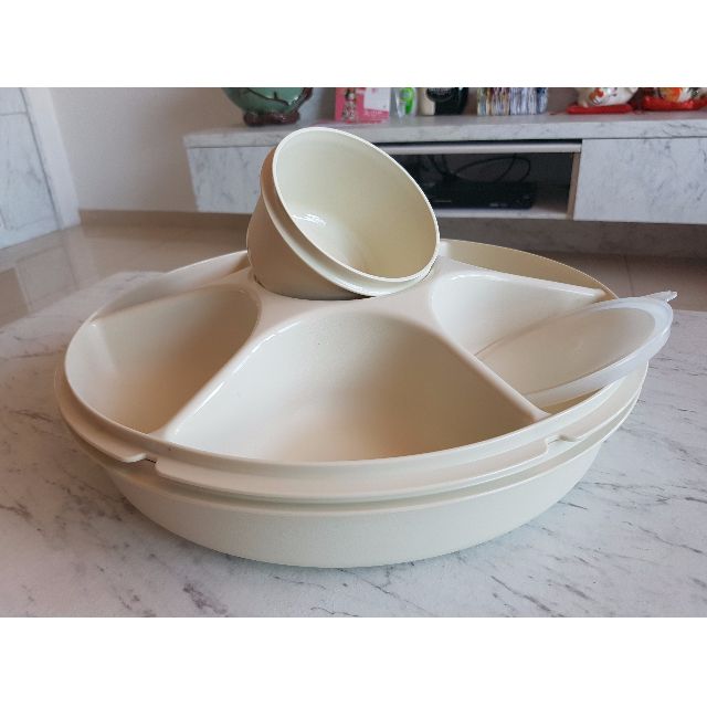 Authentic TupperWare, Container (Category: Water Purifers & Dispensers) located in Singapore. Submitted by jtmr93 (Listing ID 63799731, Image 3). Description: Brand New Authentic TupperWare, Container Dimension (estimate measurement) - Diameter: 33.0cm - Height: 11.0cm Suitable for using as food container and storage (Example: candy, spices, steamboat etc.).