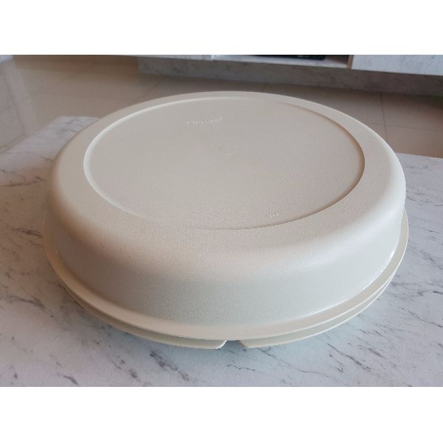 Authentic TupperWare, Container (Category: Water Purifers & Dispensers) located in Singapore. Submitted by jtmr93 (Listing ID 63799731, Image 1). Description: Brand New Authentic TupperWare, Container Dimension (estimate measurement) - Diameter: 33.0cm - Height: 11.0cm Suitable for using as food container and storage (Example: candy, spices, steamboat etc.).
