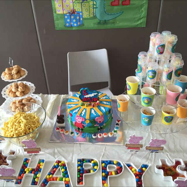 Peppa Pig Dessert Table Changeitup Everything Else On Carousell