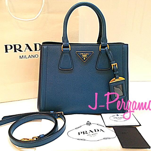 Prada Saffiano Lux Bicolor EW tote (BN2608) handbag: A quick