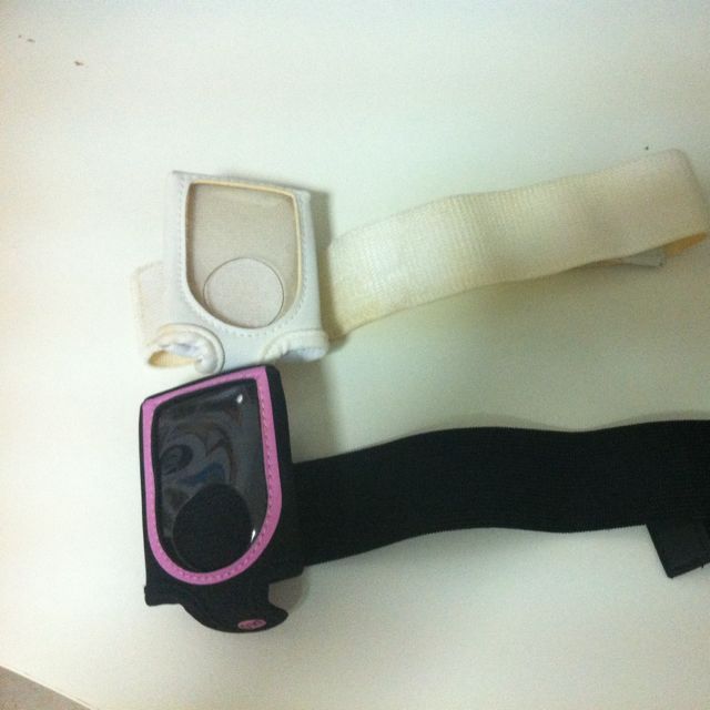 iPod exercise / arm strap (Category: Cardio & Fitness Machines) located in Singapore. Submitted by jules_turtle (Listing ID 64065228, Image 1). Description: .