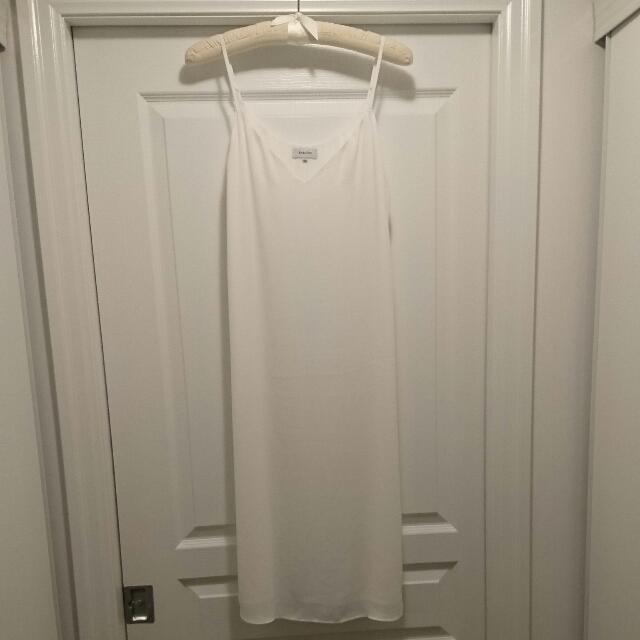 Reserved Aritzia Babaton Templeton White Slip Dress Size Small Women s Fashion Clothes on Carousell