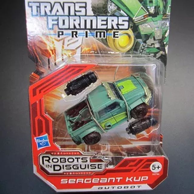 Hasbro Transformers Prime RID Deluxe Class Sergeant Kup., Hobbies