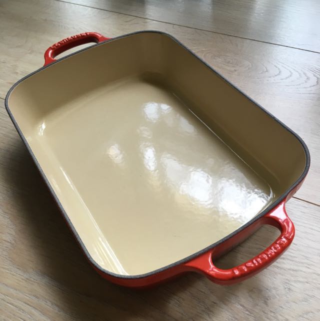 Le Creuset Cast Iron Roasting Pan 29cm, TV & Home Appliances, Kitchen