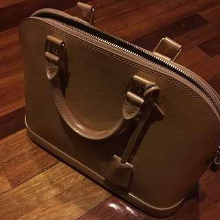 AUTHENTIC LV ALMA PM VERNIS