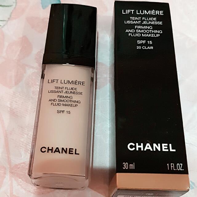 CHANEL Perfection Lumiere Long-Wear Flawless Fluid Makeup