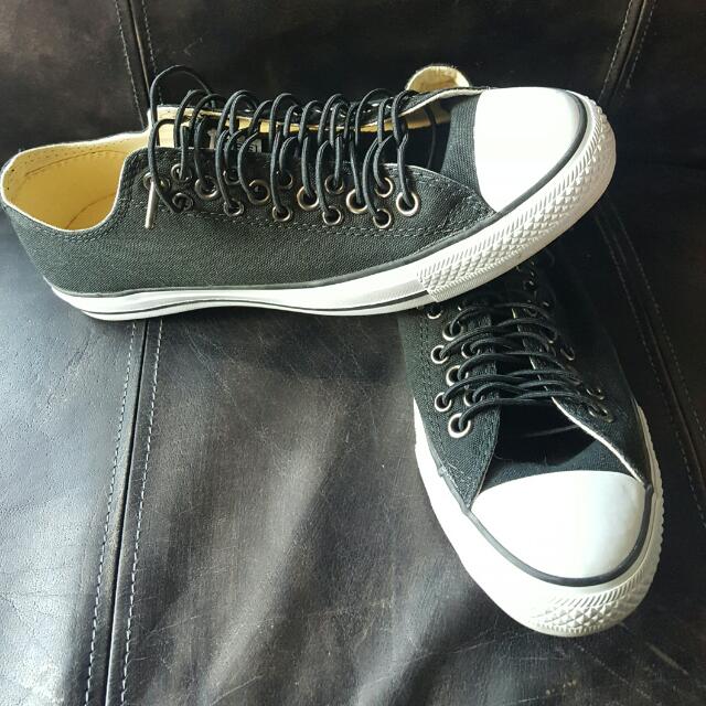 Black hotsell eyelet converse