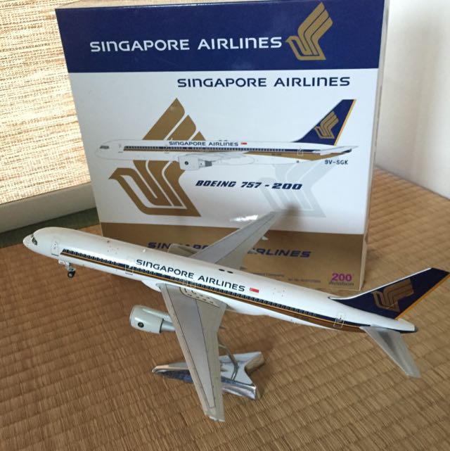 入荷しました  AVIATION200 1/200 シンガポール航空　B757-200 航空機