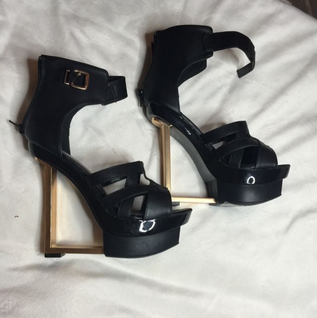 Womens Black And Gold Strappy Platform Heels 7 (Category: Women's Shoes) located in Southport. Submitted by egergm95 (Listing ID 64614305, Image 3). Description: .