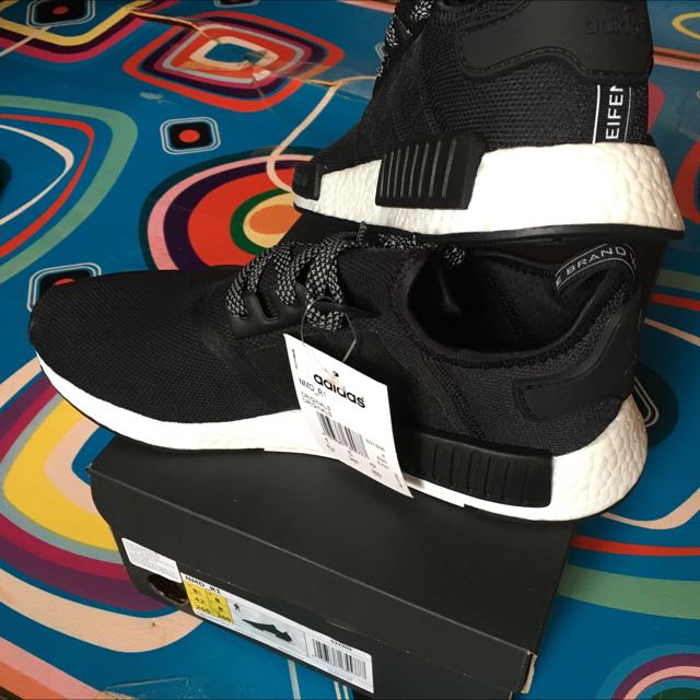 nmd r1 black reflective