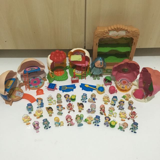 Huge Lot Of 33 Vintage Strawberry Shortcake Pvc Miniatures Blueberry Muffin Doll 4 Playhouses Toys Games On Carousell She is in beautiful used condition. huge lot of 33 vintage strawberry shortcake pvc miniatures blueberry muffin doll 4 playhouses