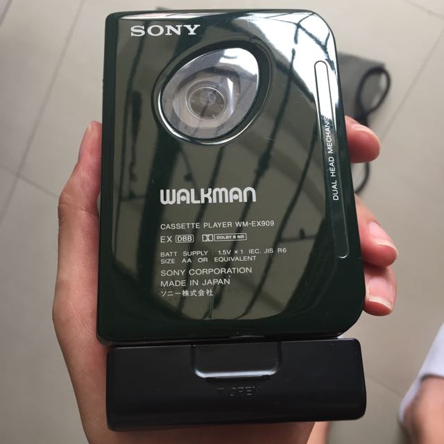 Sony Walkman WM-EX909 WITH ORIGINAL ear Phone, TV & Home