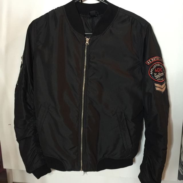Black Bomber Jacket Size S (Category: Women's Clothes) located in Southport. Submitted by egergm95 (Listing ID 64866205, Image 1). Description: .