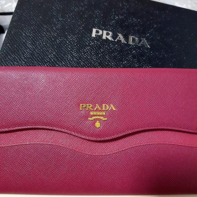 prada pink clutch